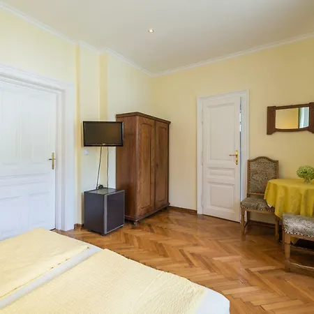 Neuwirth Guest house