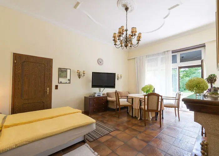 Pensión Neuwirth 3*