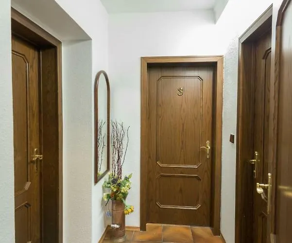 Pensión Neuwirth 3*